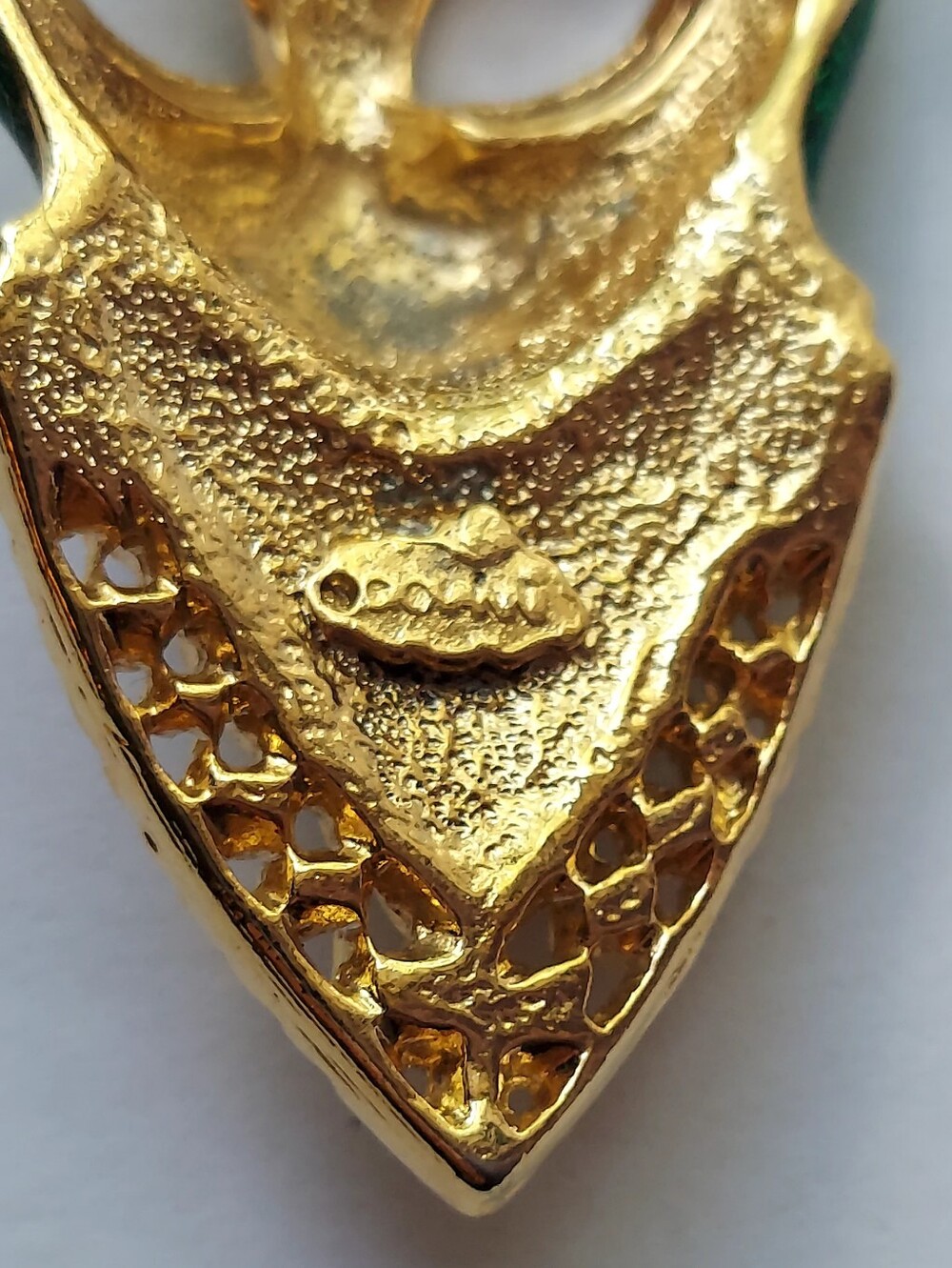 Vintage Egyptian Style Green Glitter Enamel Goldtone Cat Mask Brooch Mardi Gras - Picture 3 of 3